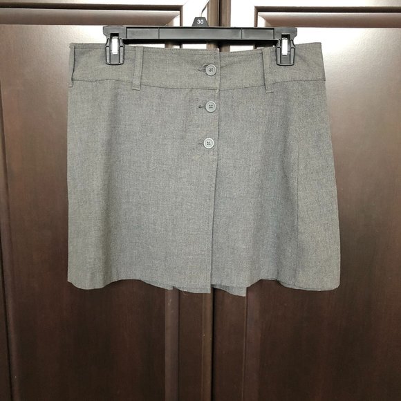 Old Navy Dresses & Skirts - 🌻 3/$25 Old Navy button wrap skirt size 8